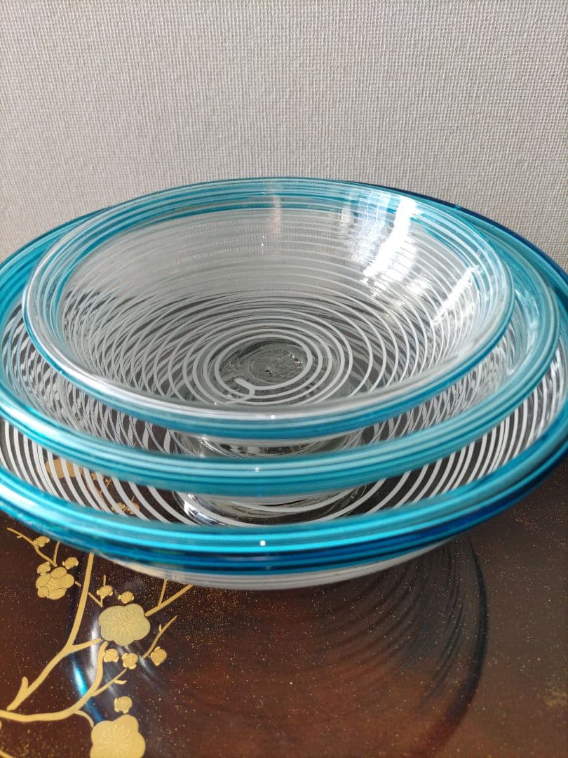 見つけた方はラッキー　時代物　青縁千筋文三つ組入れ子鉢