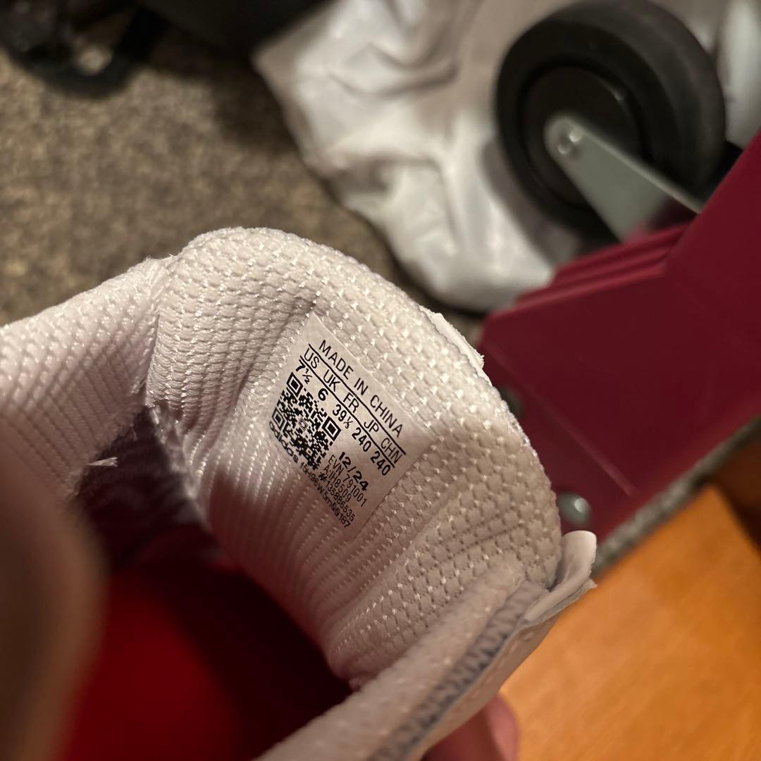 新品アディダスコードカオス25ボアNKZ95 IH8509 レディース