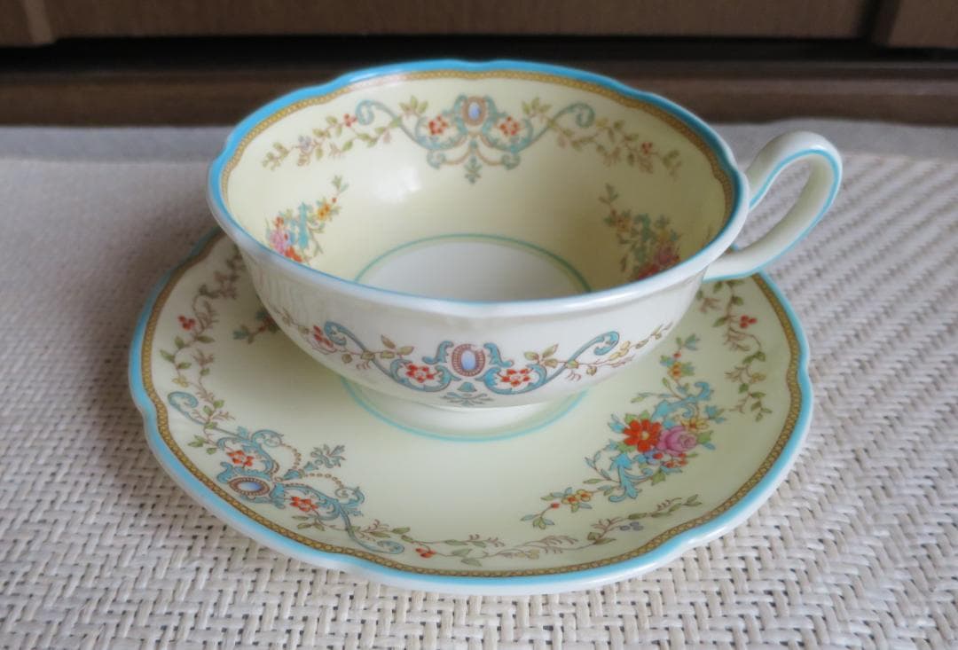 英国ロイヤルドルトン　ティーカップ・ソーサーセット　手描き1930年代