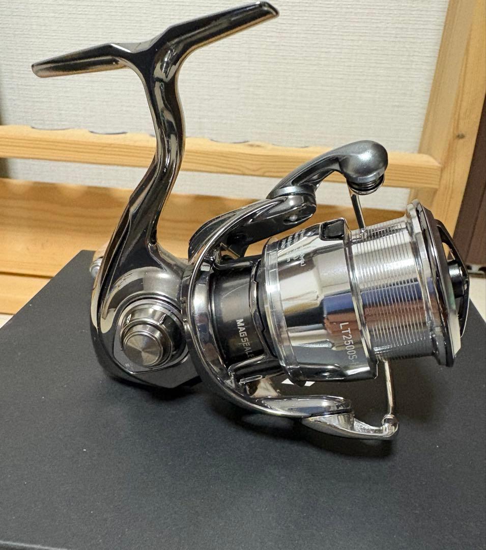 EXIST LT2500S-H スピニングリール　22イグジスト