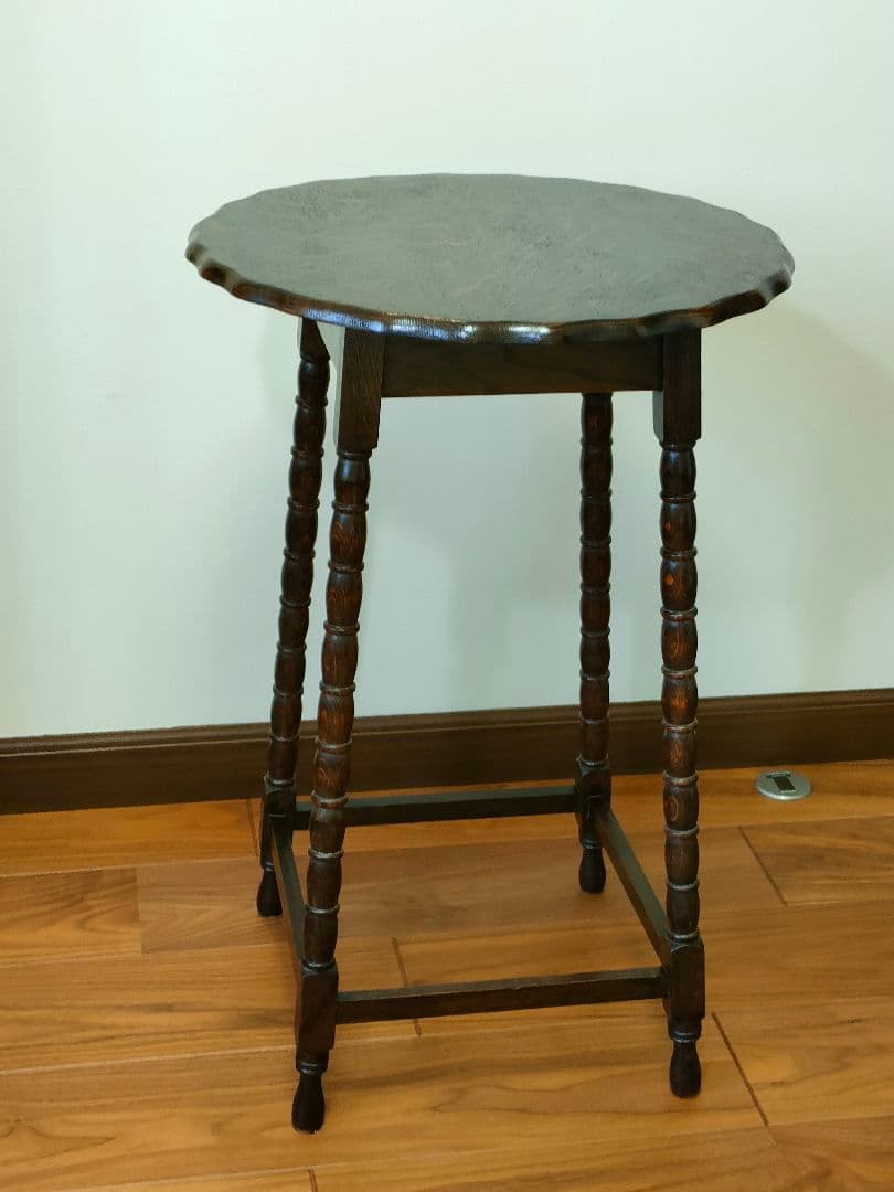 ●英国アンティーク●状態良●コーヒーテーブル・サイドテーブル●装飾脚