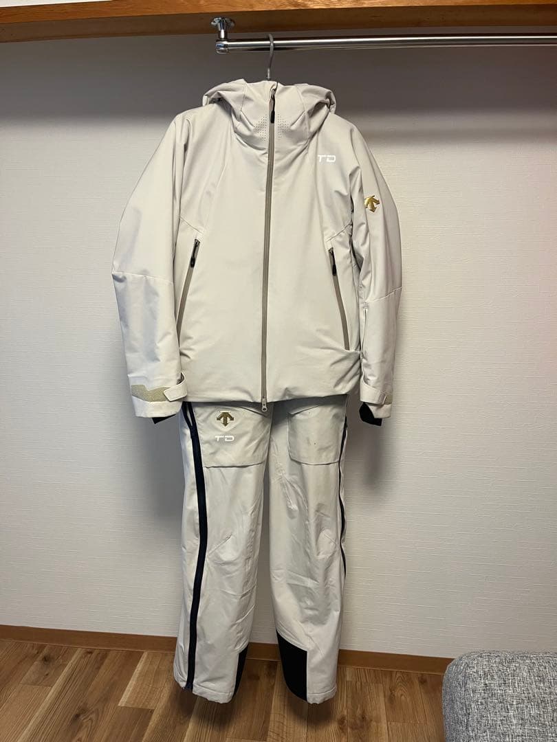 TEAM DESCENTE非売品スキーウェア