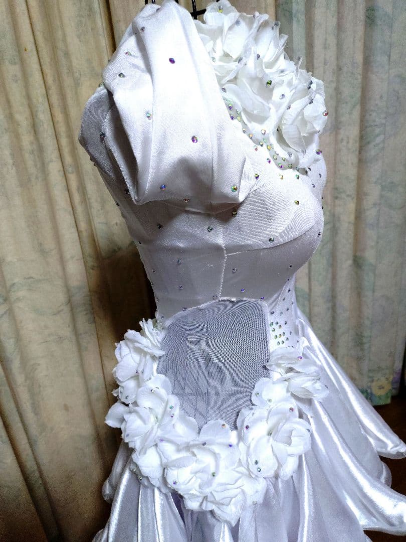 ホワイトサテン風社交ダンスドレスXSサイズ