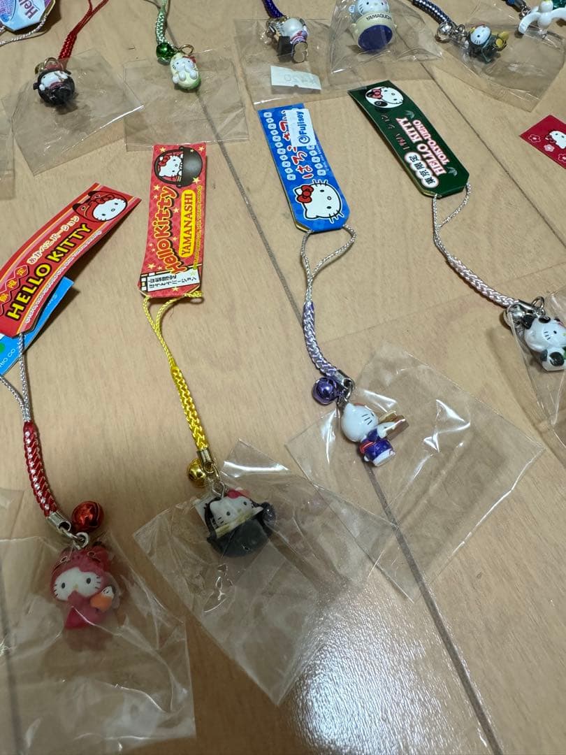 ハローキティ 地域限定　根付け　ストラップ　キーホルダー　ご当地