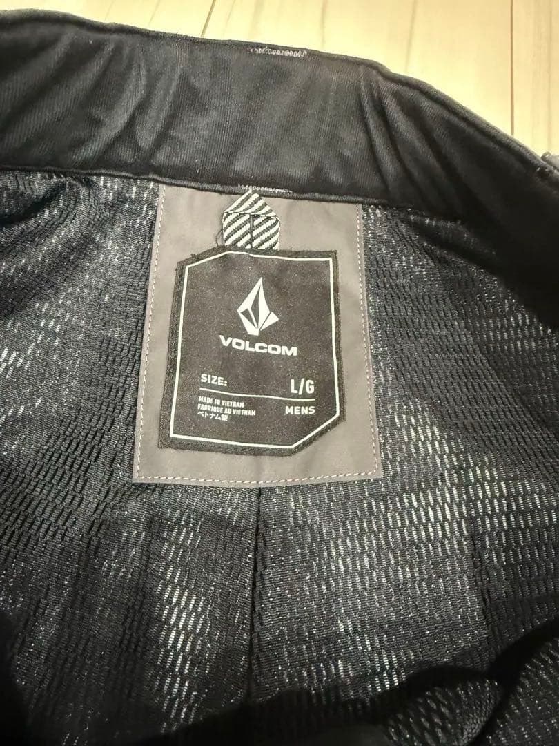 VOLCOMウェア上下セット　Ｌサイズ