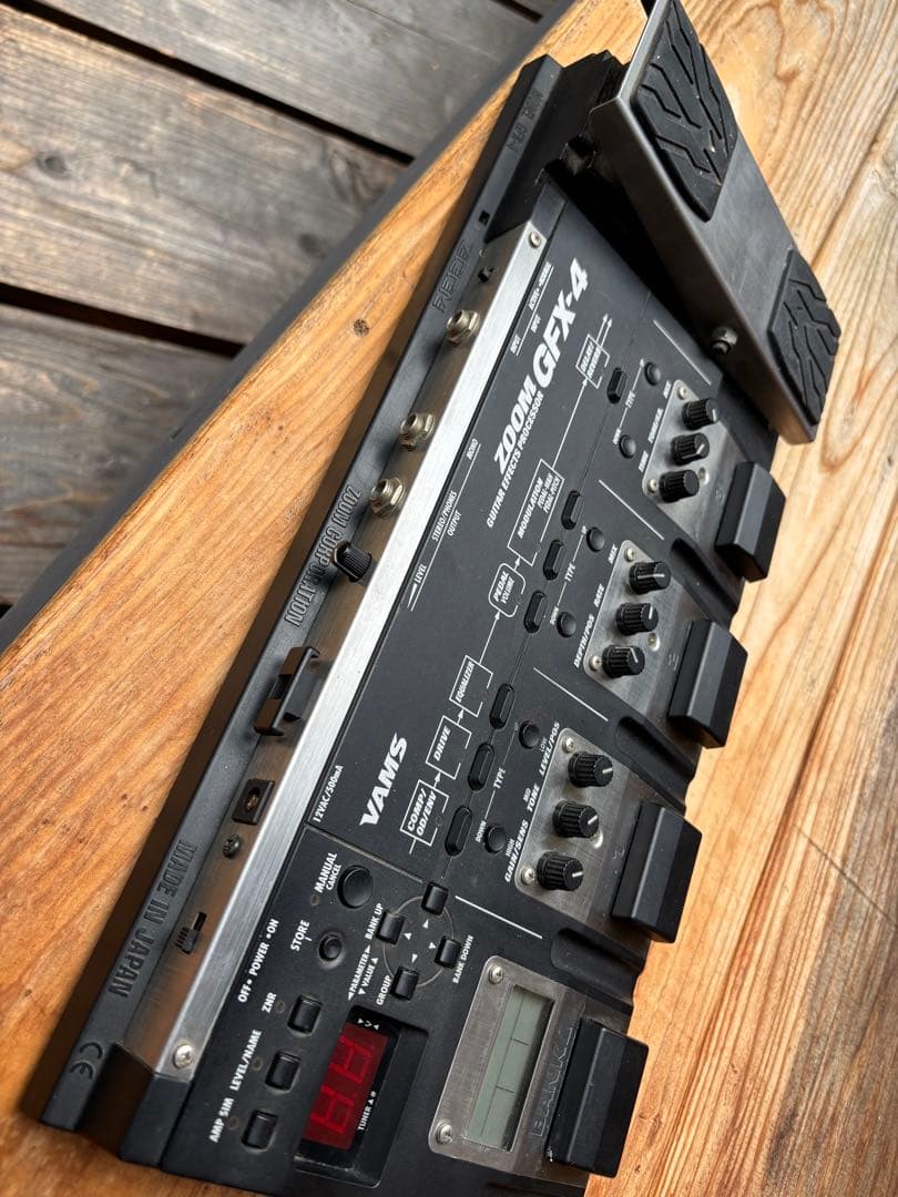 ZOOM GFX-4 ギターエフェクター