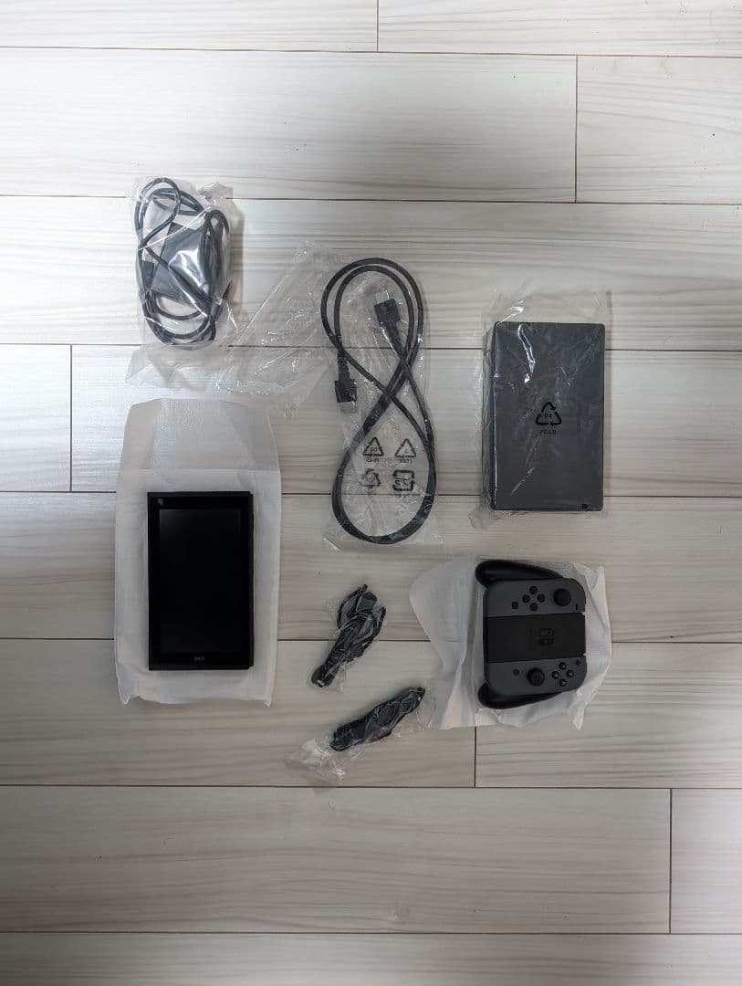 ニンテンドースイッチ本体　グレー