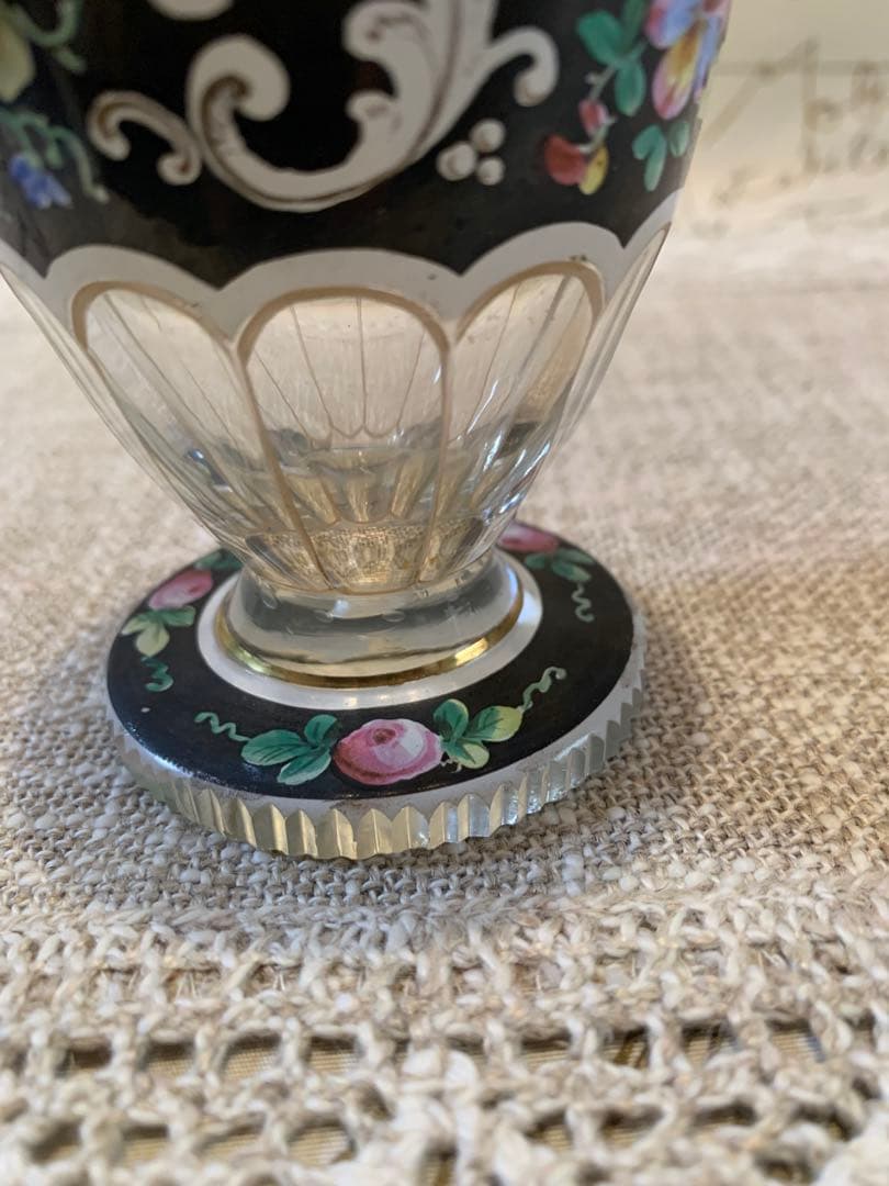 フランス製　アンティークの手書きのエナメル花柄ガラスのゴブレット！素敵です！