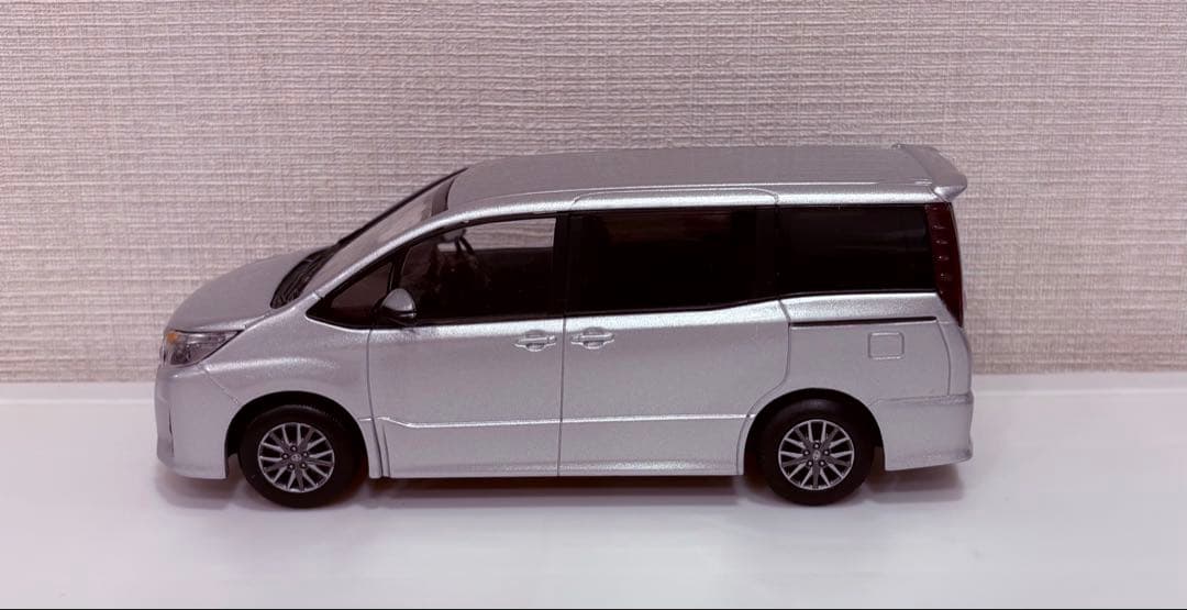 非売品✨トヨタノア✨ディーラー✨限定✨レア✨シルバー✨ミニカー
