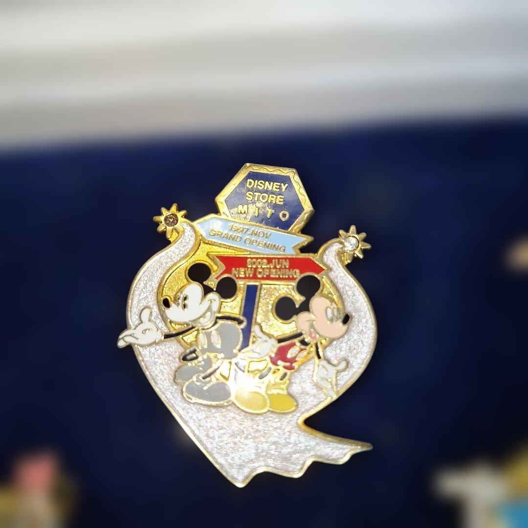 レア　ディズニーストア限定　オープン記念ピンバッジ