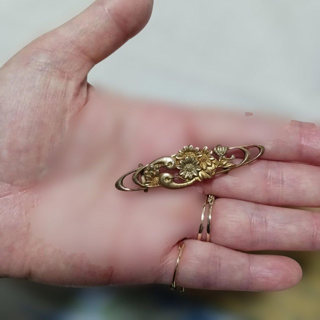 波紋と勾玉(波紋音と真琴？)と菊　帯留　金工　アンティーク