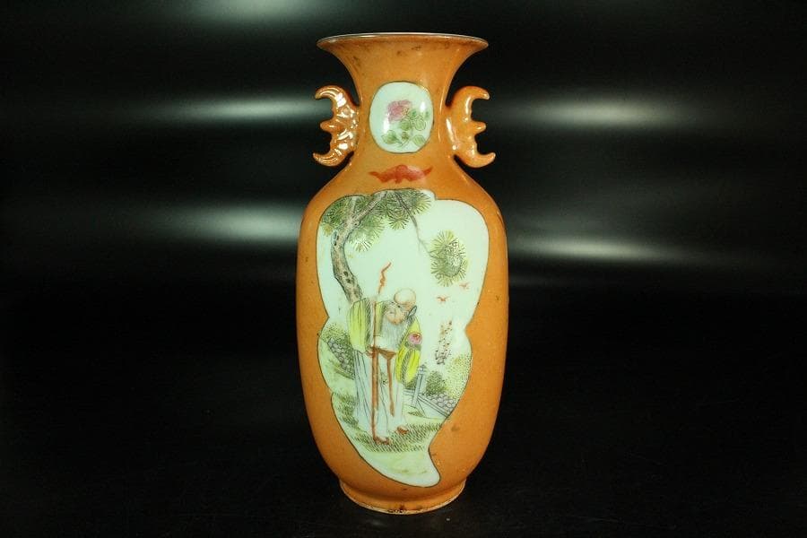 中国美術 色絵 女人鹿図 蝙蝠耳 花瓶 時代物 台付(K-A717)