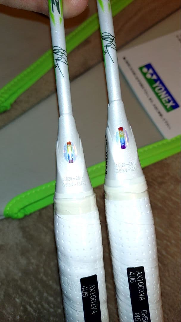 YONEX 100ZZ va 4U6 2本セット　バドミントンラケット