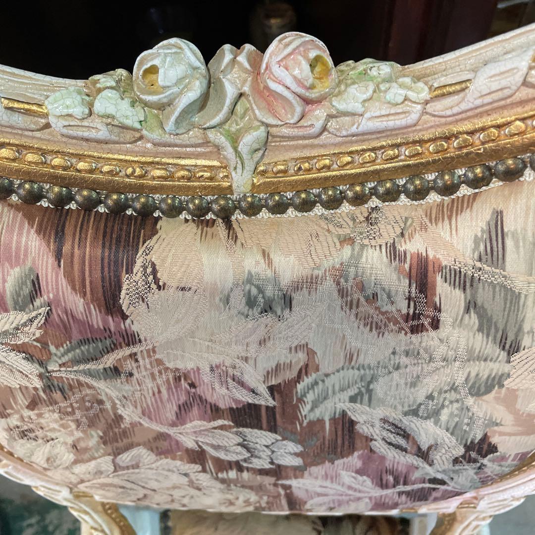 イタリア製・ロココ調チェアー・金彩・鋲打ち