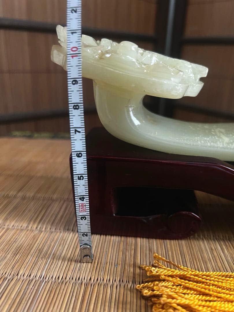 古翡翠 緑砡石 龍蝙蝠刻 如意 台座付き