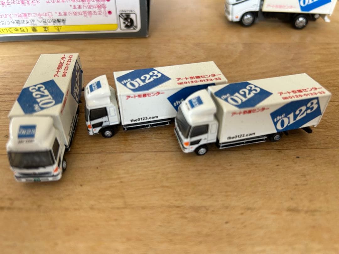 アート引越センター　トラック　ハイエース　トミカ