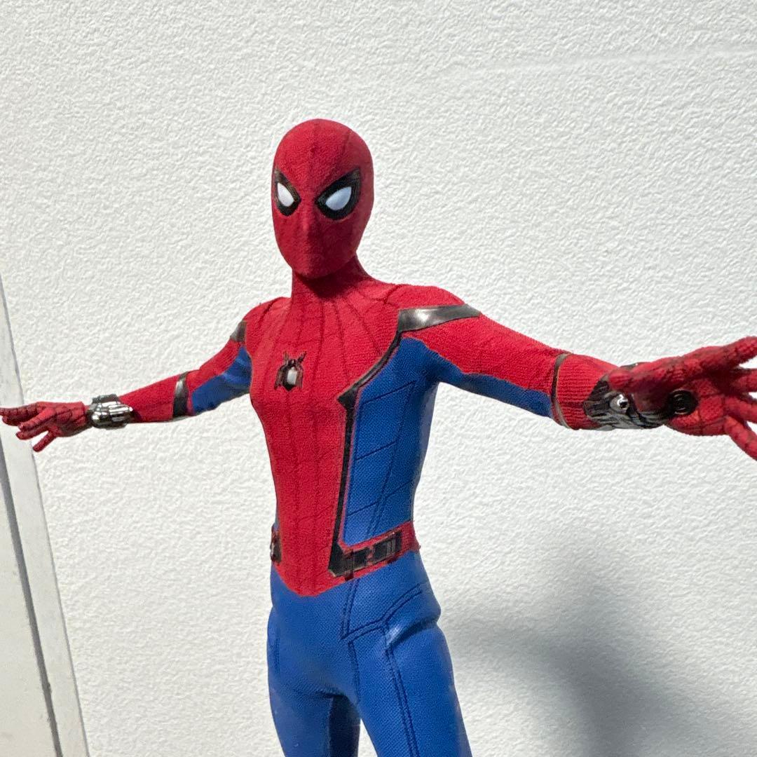 hot toys スパイダーマン フィギュア 可動式 付属品付き