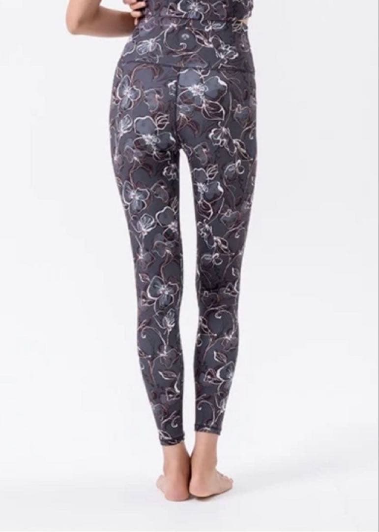 SUKALA ラインフラワープリントレギンス　lava リントスル　モノトーン