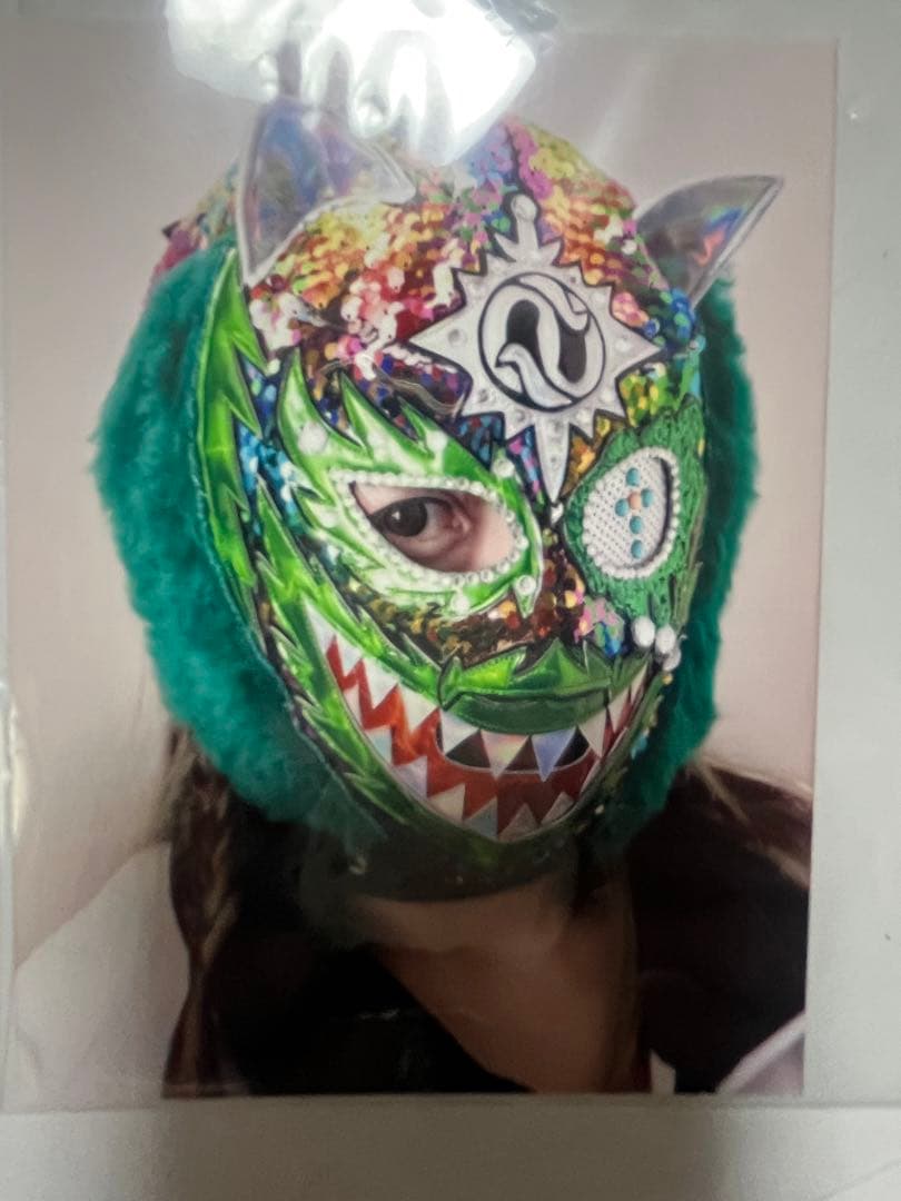 スターダム上谷沙也選手 クイーンズクエスト時代オーバーマスク 直筆サイン生写真