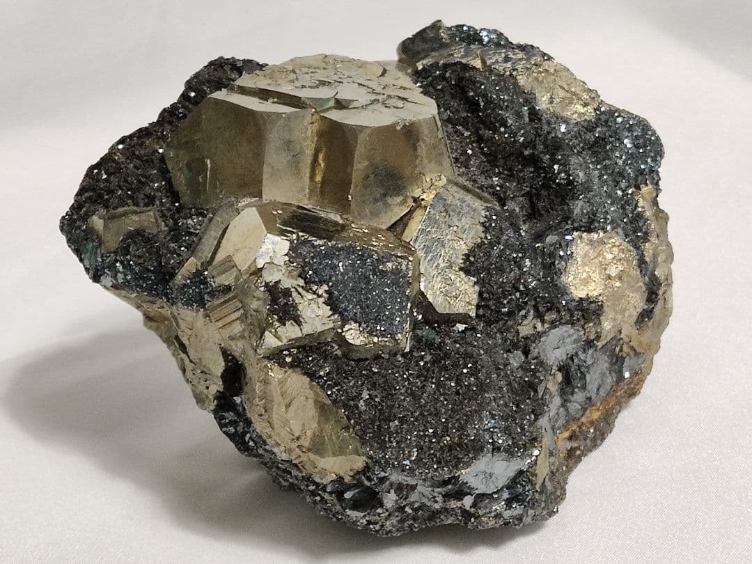 パワーストーン　天然石　原石　エルバ島産　パイライト　1,212g　No.567