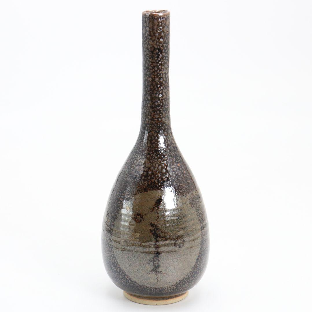 十代 大樋長左衛門(年朗)作 天目釉 魚文花入 花瓶 花器　AB844　DD