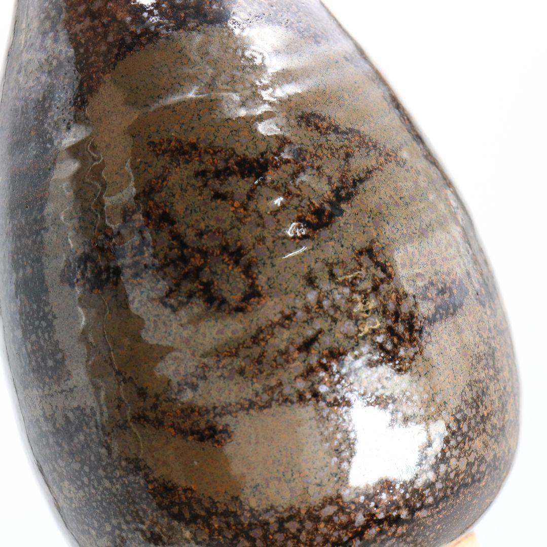 十代 大樋長左衛門(年朗)作 天目釉 魚文花入 花瓶 花器　AB844　DD