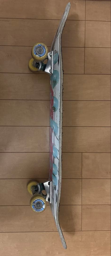 光るデッキ！placeスケートボード　蓄光　スピットファイヤー　サンダートラック