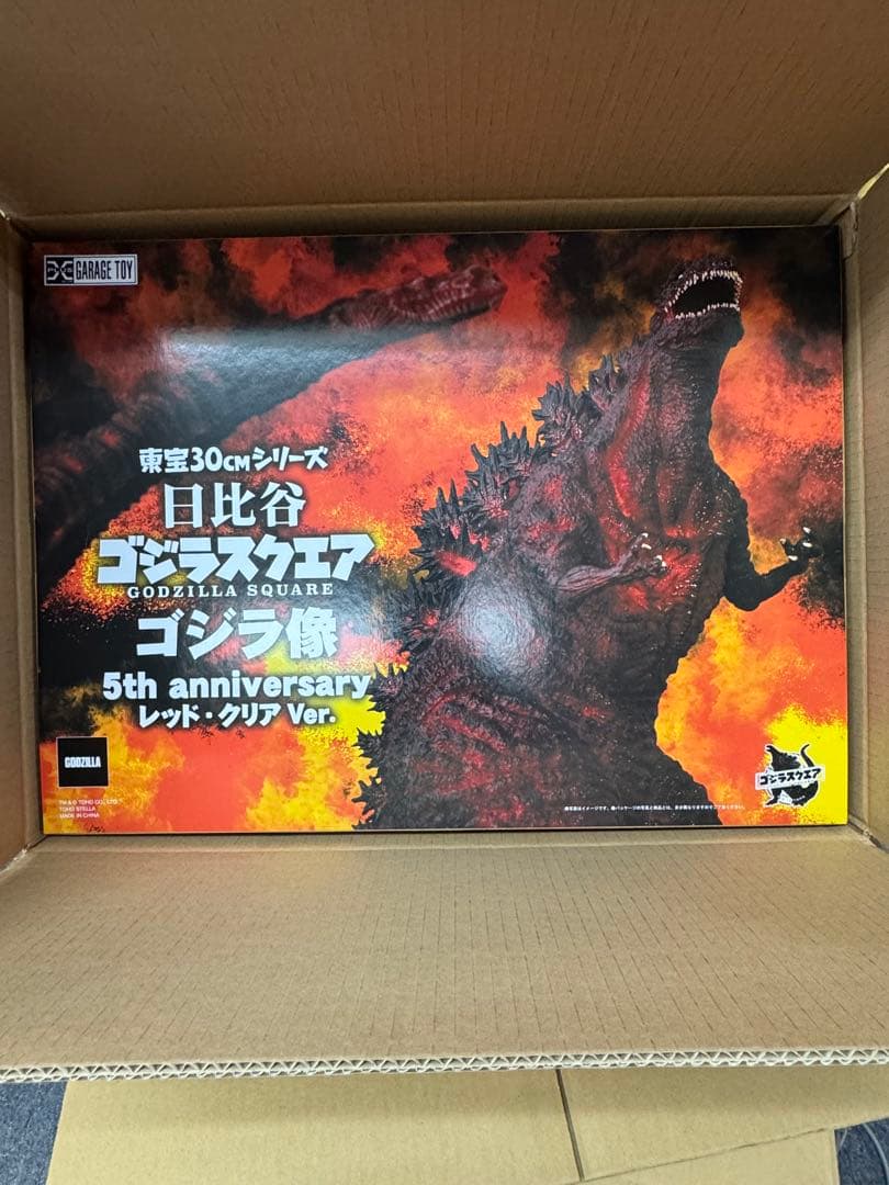 日比谷ゴジラスクエア　ゴジラ像　5th anniversary　レッドクリア
