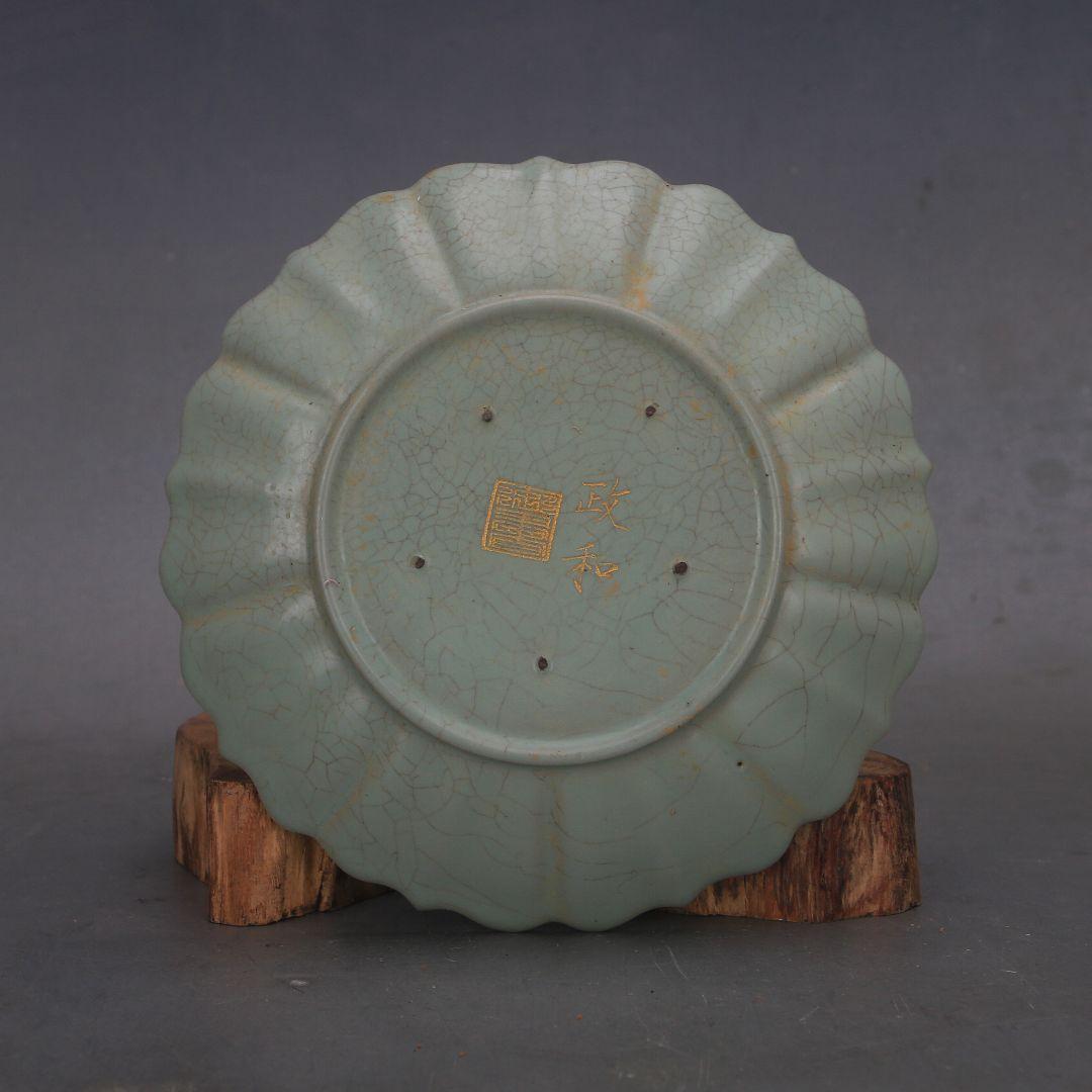 宋汝窯清涼寺徽宗花口賞盤 景徳鎮 陶磁器 装飾品 現代工芸品 美術品 置物
