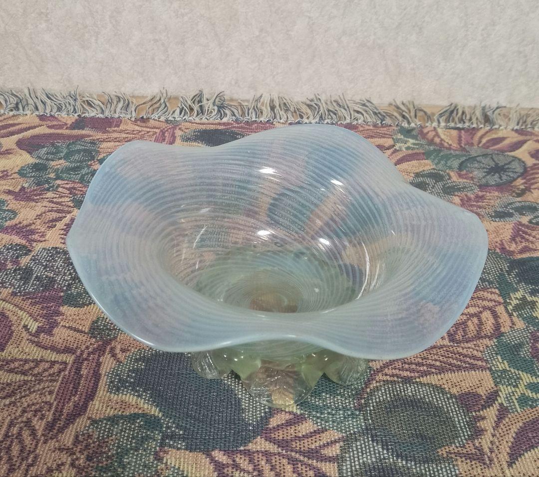 明治頃 乳白ぼかし 糸巻文 輪花和ガラス脚付鉢  氷コップ