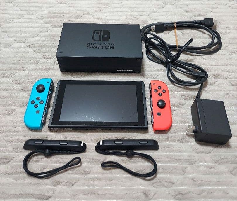 特価品　Nintendo Switch 本体 ブルーレッド Joy-Con