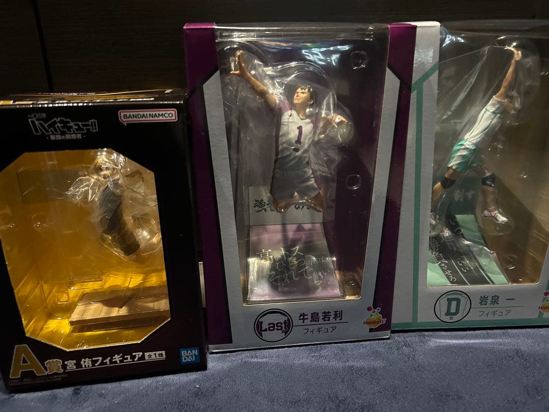 ハイキュー!! フィギュア 宮侑 牛島 岩泉 アクリルキーホルダー　缶バッチ