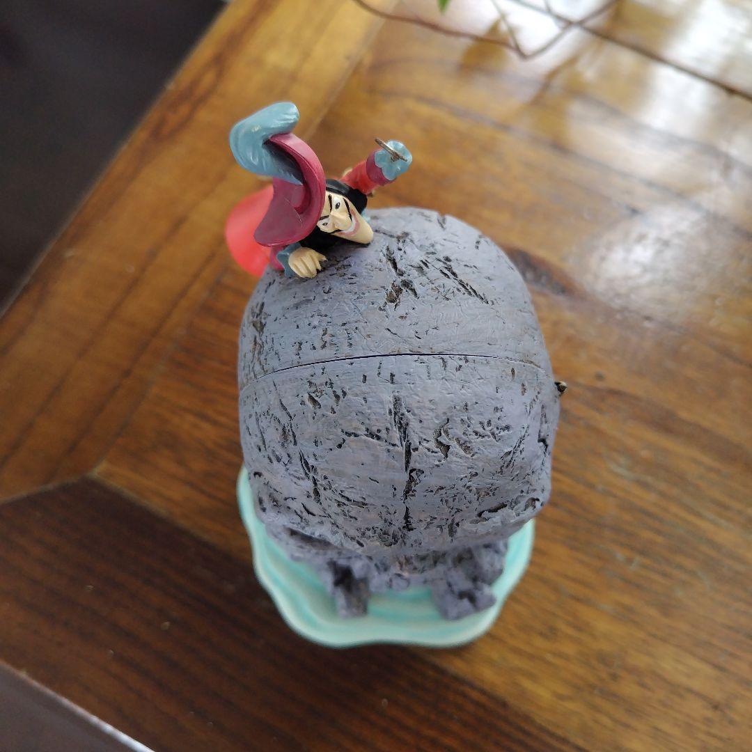 極美品！ディズニー NEVERLAND ピーターパンとフック船長　ドクロ置物