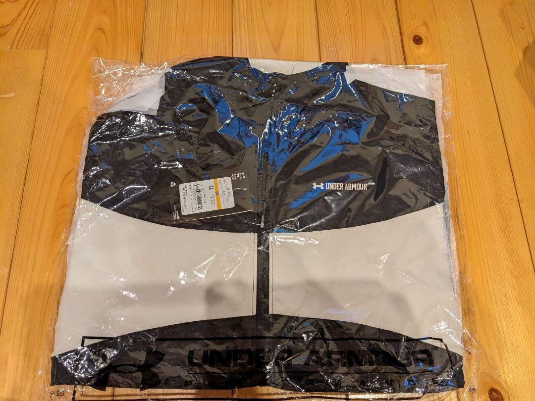 新品未開封★アンダーアーマー福袋2023 レディースS 4点