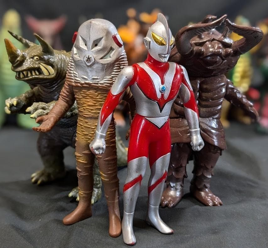 ウルトラＱ・ウルトラマン＆登場怪獣・宇宙人（バンダイ）ソフビ24体セット＋２