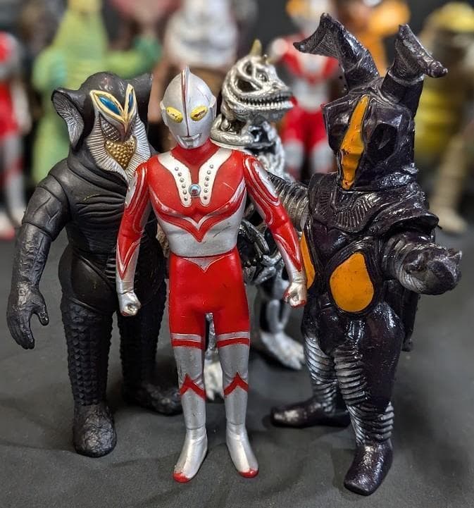 ウルトラＱ・ウルトラマン＆登場怪獣・宇宙人（バンダイ）ソフビ24体セット＋２