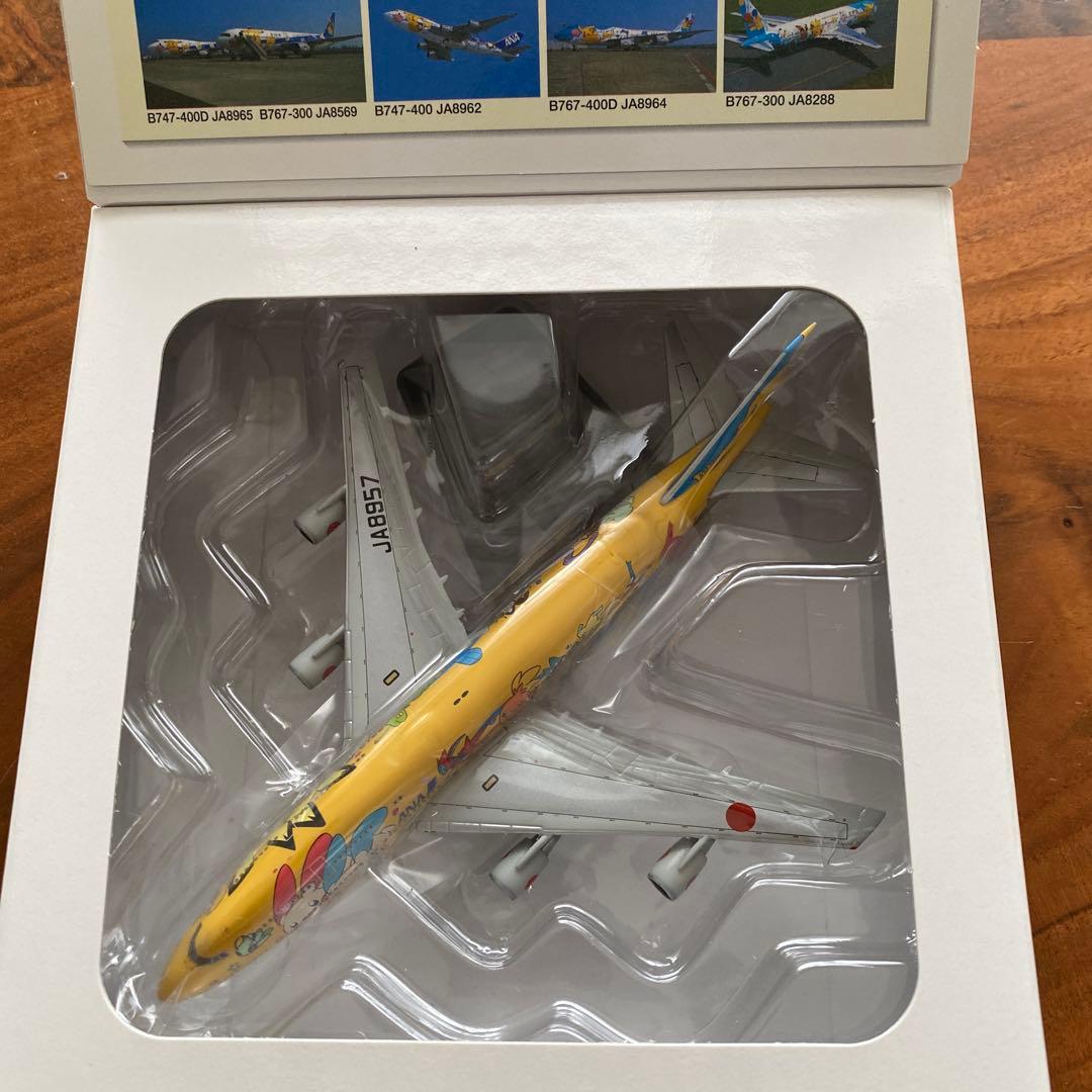 ピカチュウデザインのボーイング747-400、スケール1:500