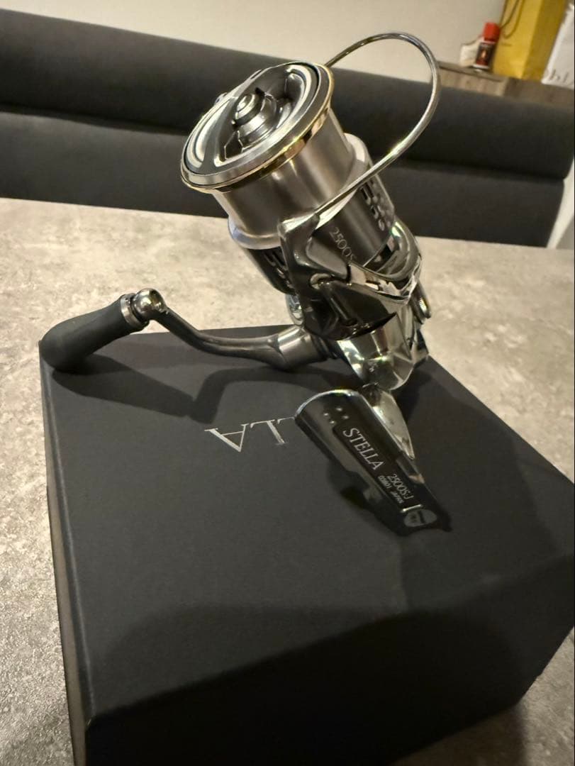 美品 シマノ 18ステラ 2500S