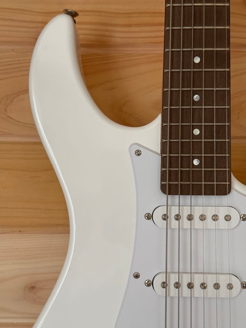 2025年　ヤマハ　パシフィカ　エレキギター PAC012 ホワイト
