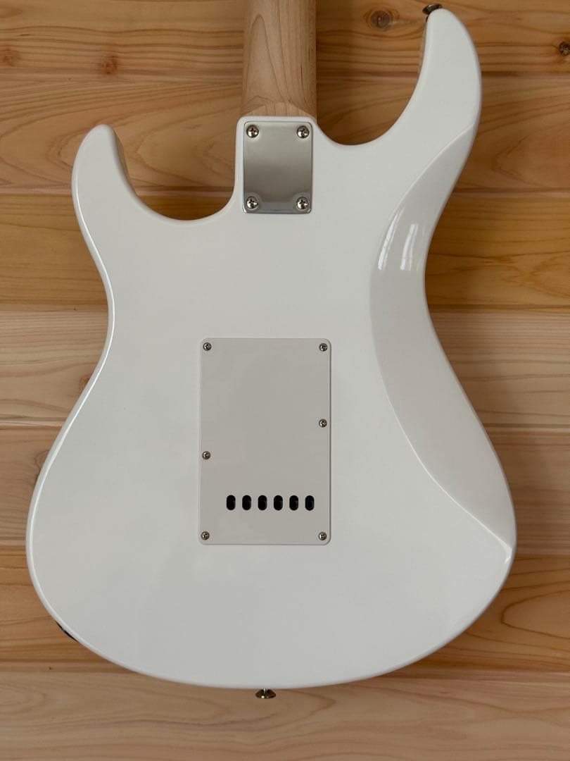 2025年　ヤマハ　パシフィカ　エレキギター PAC012 ホワイト