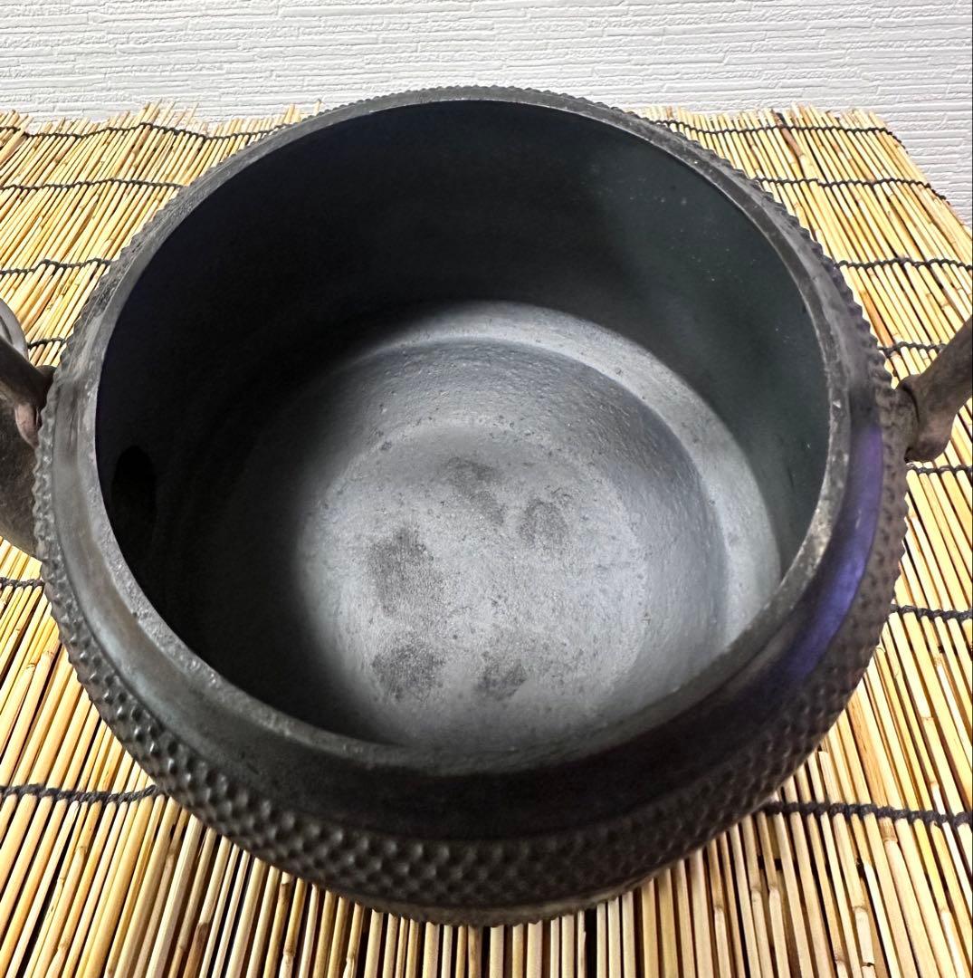 未使用品　昭和期南部岩鋳造　１５型草華文様　南部鉄瓶　南部鉄器　鉄瓶