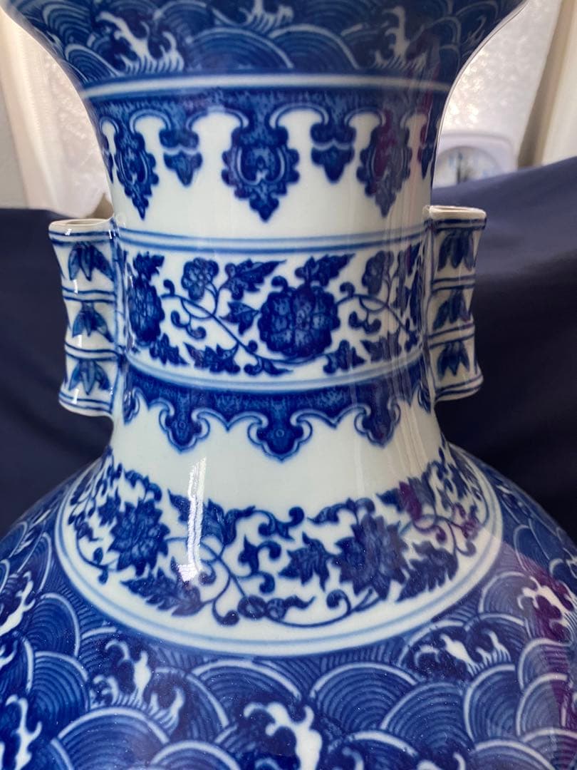 中国大清乾隆年製青花缠枝花紋双耳 尊、高约33.5cm x径22x口径13cm、