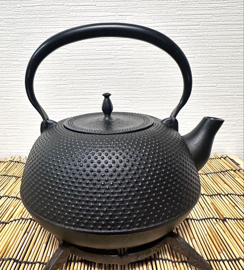 南部盛榮堂造１８型アラレ　南部岩鋳造　鉄瓶台セット　maisonnnn様売約済み