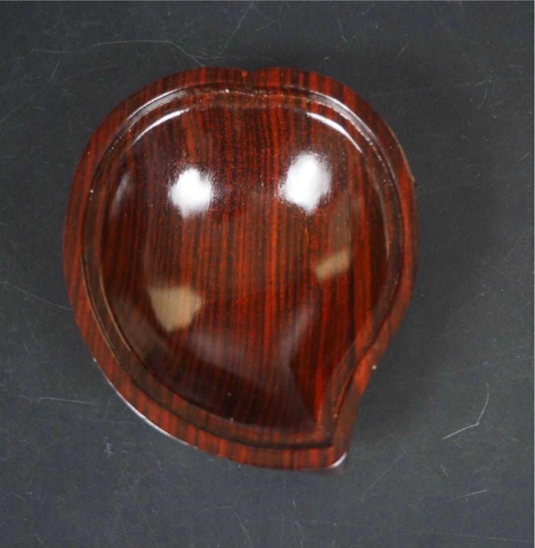 送料無料　時代物　唐木花梨（沈水）透かし彫り桃形蓋物　美品