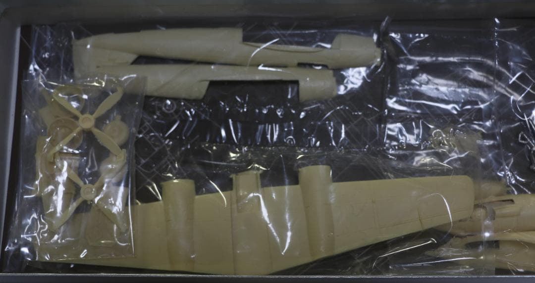 超貴重　メカドール製陸軍試作機　キー８３試作遠距離戦闘機 1/72　未開封未組立