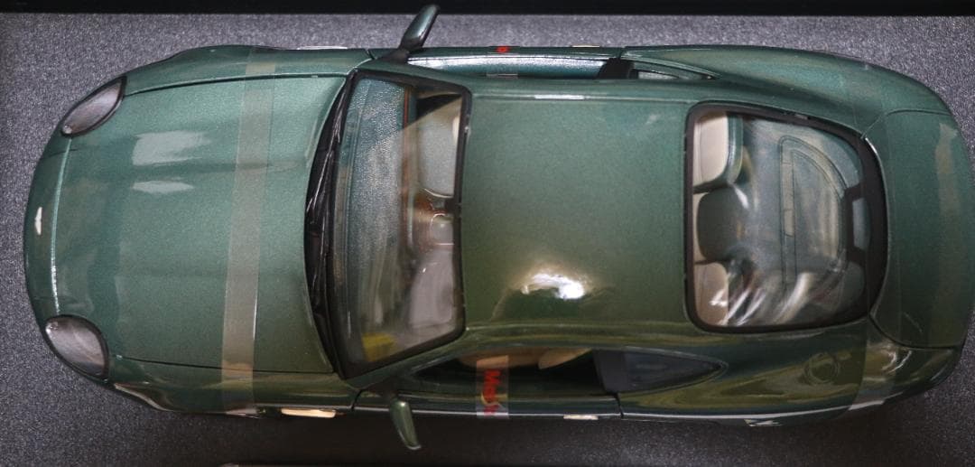 MAISTO製 アストン・マーチンDB7 バンテージ　1/18 　中古品