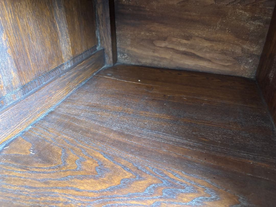 アンティーク　英国クラシック　彫刻家具　キャビネット　サイドボード