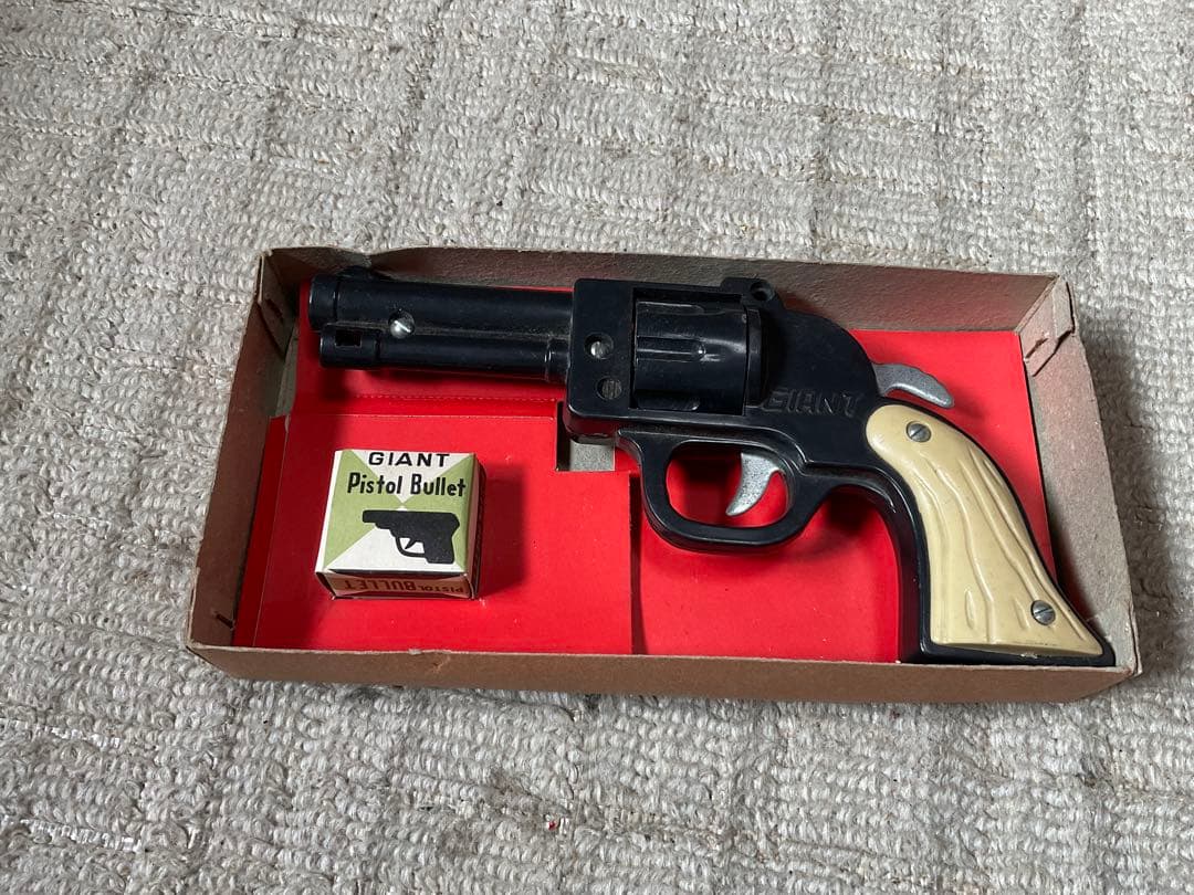 昭和の玩具／GIANT・8。RUNNING SHOOT。PLASTIC GUN。