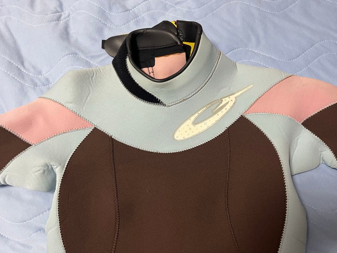 ブラウン・ピンク・ライトブルー 長袖ウェットスーツ