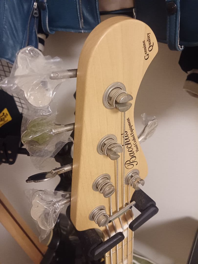 Bacchus 5弦エレキベース 青